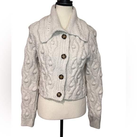 Zara Chunky Cable Knit Cropped Cardigan Sweater in Size Small - Picture 2 of 11